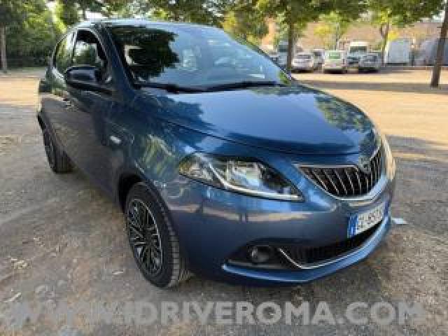 Lancia Ypsilon 1.0 Firefly Hybrid Gold. 