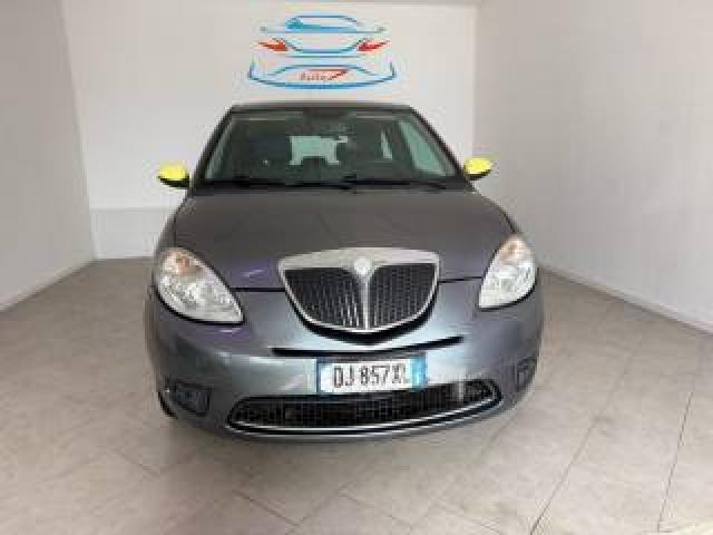 Lancia Ypsilon 1.2 .argento 