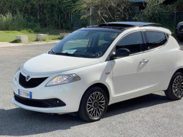 Lancia Ypsilon 1.0 Hybrid 5p Gold Tetto Apribile Bianco Perla 