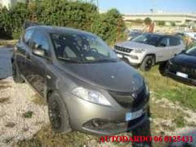 Lancia Ypsilon 1.2 69 Cv 5 Porte S&s Black And Noir 