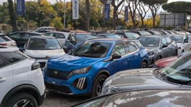 Peugeot 2008 Allure 1.2cc 100cv Lane Assist Navi Telecam 