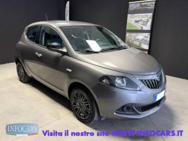 Lancia Ypsilon 1.0 Hybrid 70 Cv Silver Plus - Neopatentati Promo  