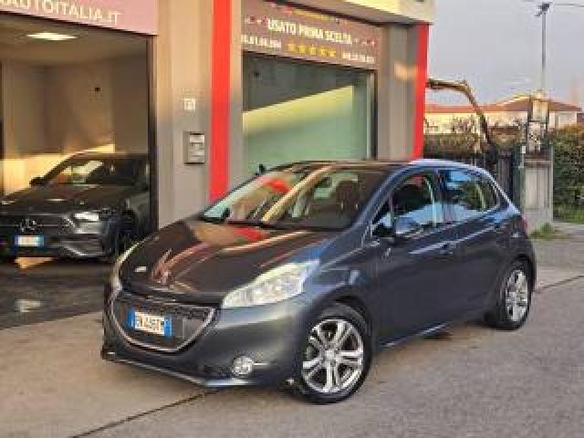 Peugeot 208 1.4 8v Hdi 68cv 5 Porte Navigatore Sensori Parcheg 