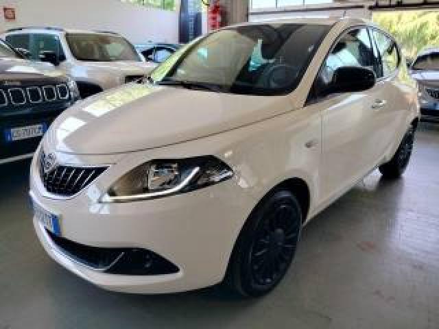 Lancia Ypsilon 1.0 Hybrid Silver  