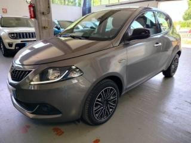 Lancia Ypsilon 1.0 Hybrid Gold 