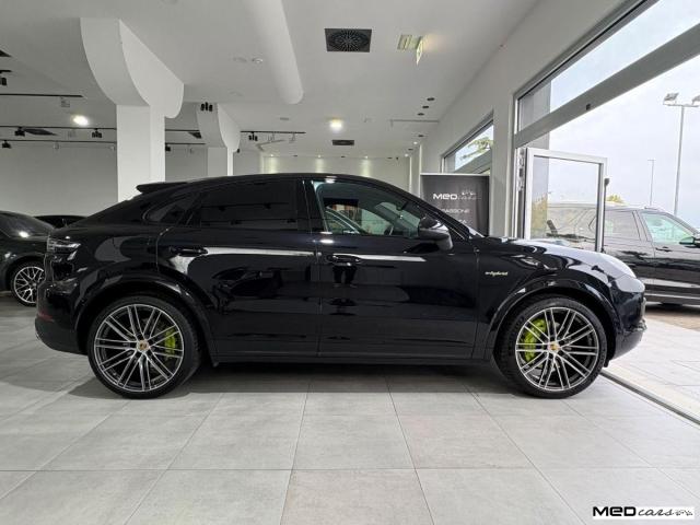 Porsche Cayenne Coupe' 