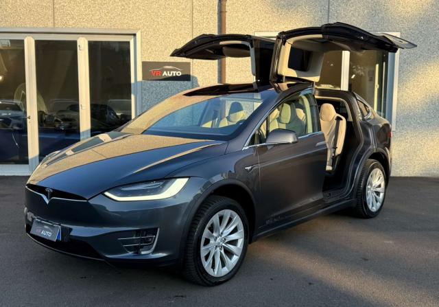 Tesla Model X 