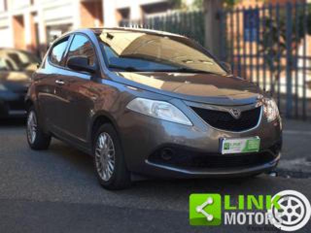 Lancia Ypsilon 1.2 69 Cv 5 Porte Gpl Neopatentati 