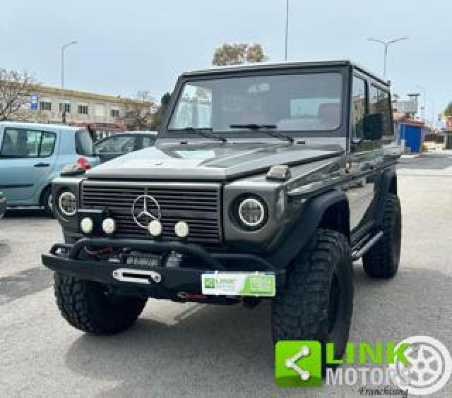 Mercedes Benz G 300 . 