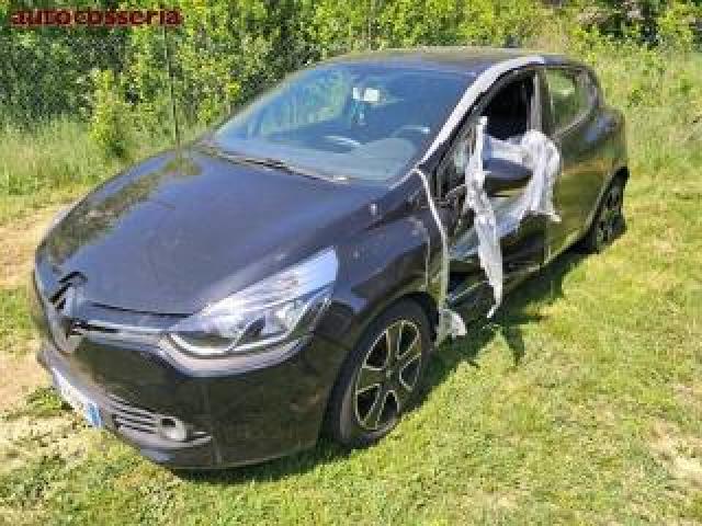 Renault Clio 1.2 Incidentata 
