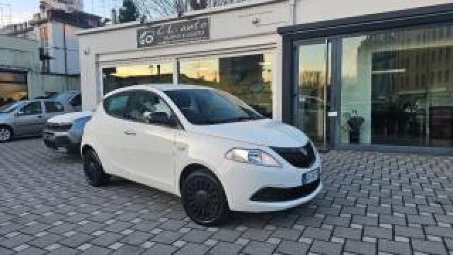 Lancia Ypsilon 1.0 Firefly 5 Porte S&s Hybrid Silver Plus 
