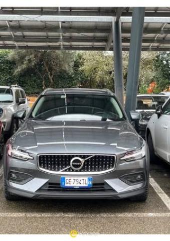 Volvo V60 Cross Country B4 