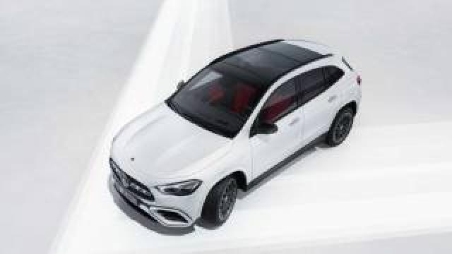 Mercedes Benz Gla 250 E Hybrid Eq Amg Line Premium 