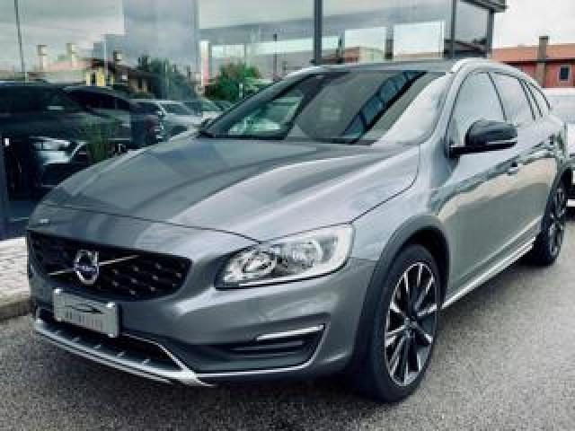 Volvo V60 Cross Country D3 Geartronic Momentum Black Edition Gancio Traino 