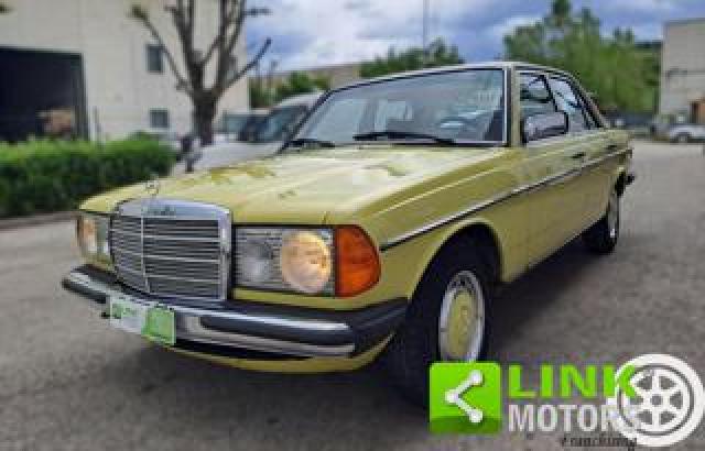 Mercedes Benz 200 W123 
