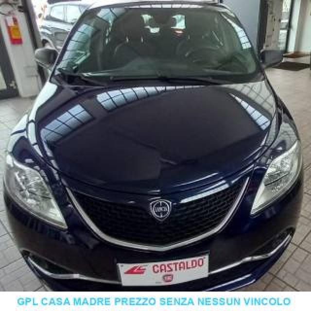 Lancia Ypsilon 1.2 69 Cv 5 Porte Gpl Ecochic Silver 