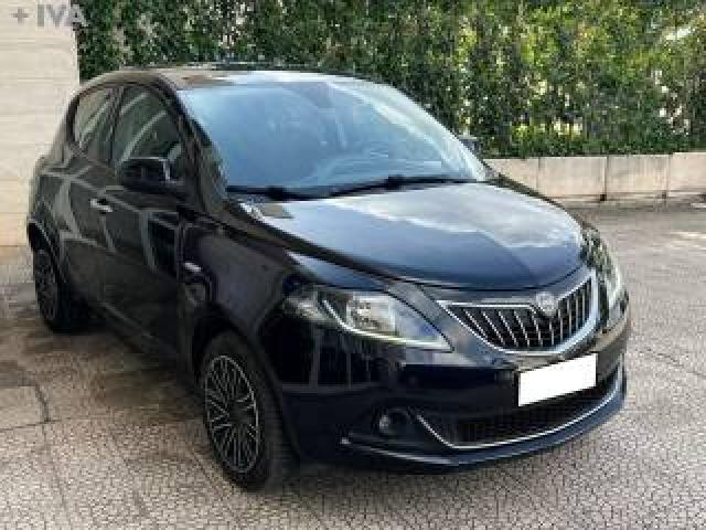 Lancia Ypsilon 1.0 S&s Hybrid Gold 