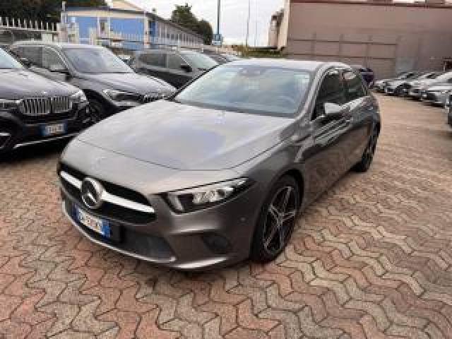 Mercedes Benz A 200 Premium 