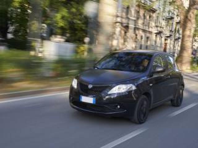 Lancia Ypsilon 1.2 69 Cv 5 Porte Gpl Ecochic Black And Noir 