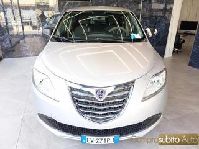 Lancia Ypsilon 1.3 Mjt 16v 95 Cv 5 Porte S&s Silver 