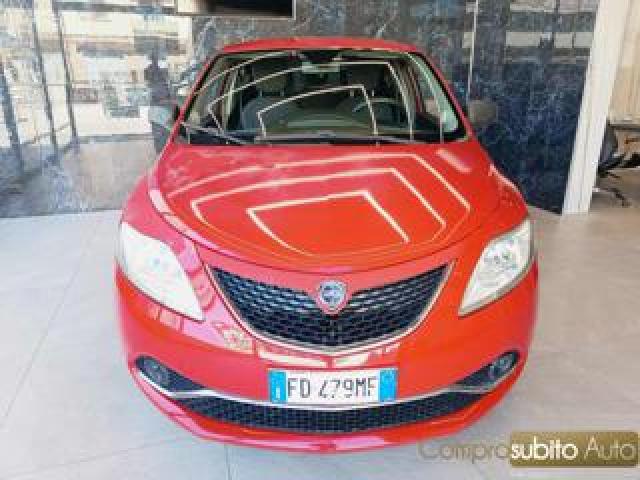 Lancia Ypsilon 1.2 69 Cv 5 Porte Gpl Ecochic Silver 