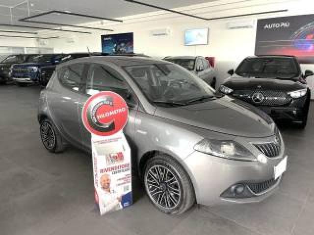 Lancia Ypsilon 1.0 Hybrid Silver Plus 