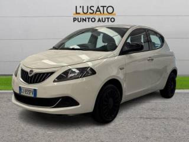 Lancia Ypsilon 1.0 Hybrid Ecochic Silver 